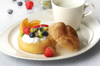 フルーツたっぷりシュー