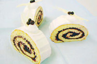 ブルーベリーのロールケーキ