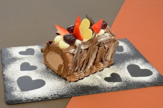 チェリーとチョコのバレンタインロール