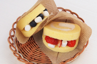 ロールのフルーツバーガー