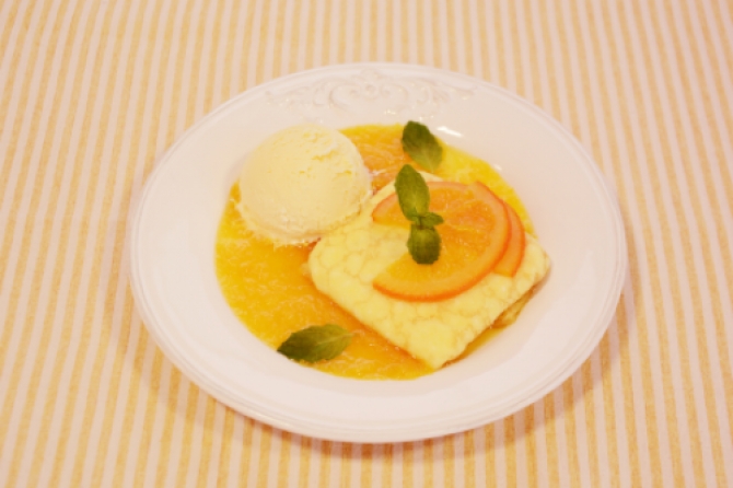 生チョコクレープ・オレンジソース添え
