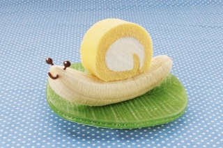 「手巻きロールケーキ」でかたつむりくん