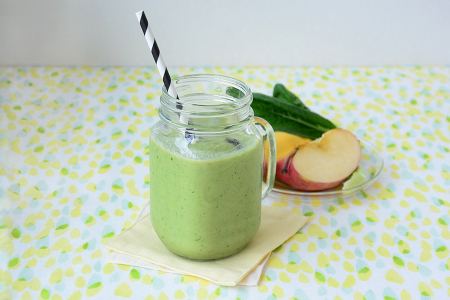 カスタードを入れたグリーンスムージー