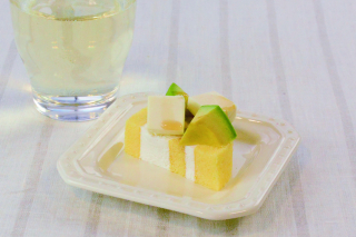 メープル香るアボカドミルクロール