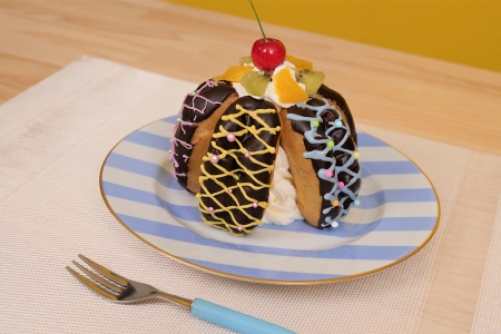 え！くれや～！と言いたくなる　豪華！エクレアタワー