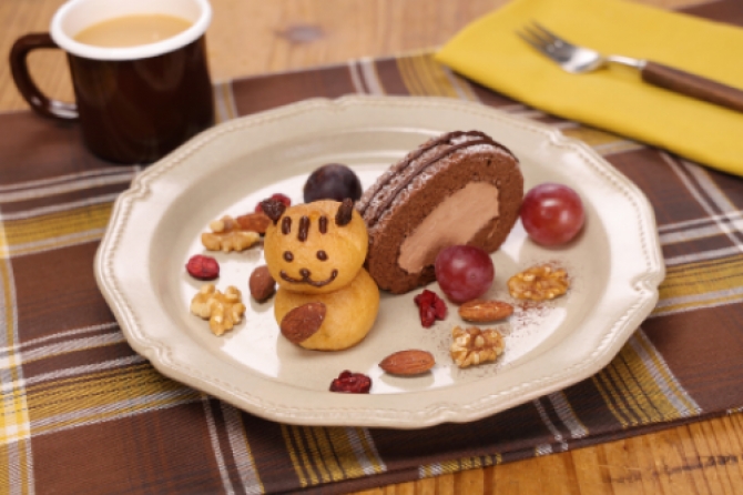 プチシューとロールで秋の日りすちゃん